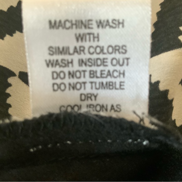 NWOT woman’s black and white top size medium. - Picture 9 of 9